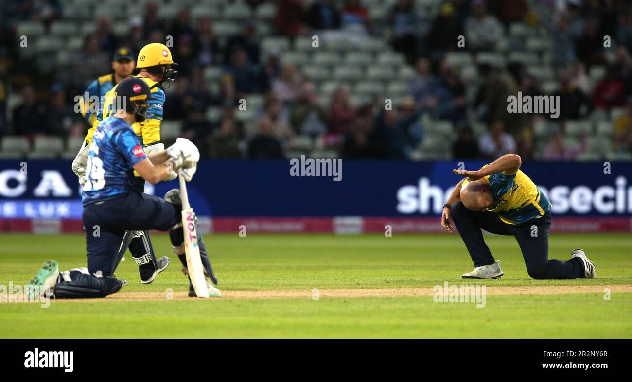 Il Birmingham Bears' Jake Lintott festeggia dopo aver preso il picket di David Malan dei vichinghi dello Yorkshire durante la partita Vitality Blast T20 a Edgbaston, Birmingham. Data immagine: Sabato 20 maggio 2023. Foto Stock