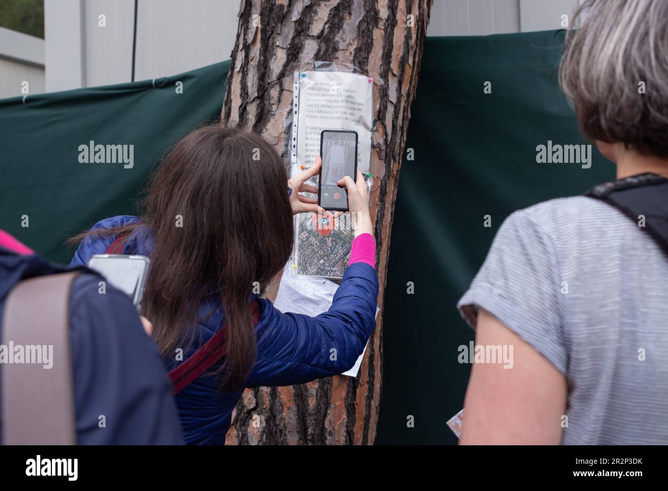 Roma, Italia. 20th maggio, 2023. Firma con informazioni sul concerto di Bruce Springsteen nell'area Circus Maximus di Roma (Foto di Matteo Nardone/Pacific Press) Credit: Pacific Press Media Production Corp./Alamy Live News Foto Stock