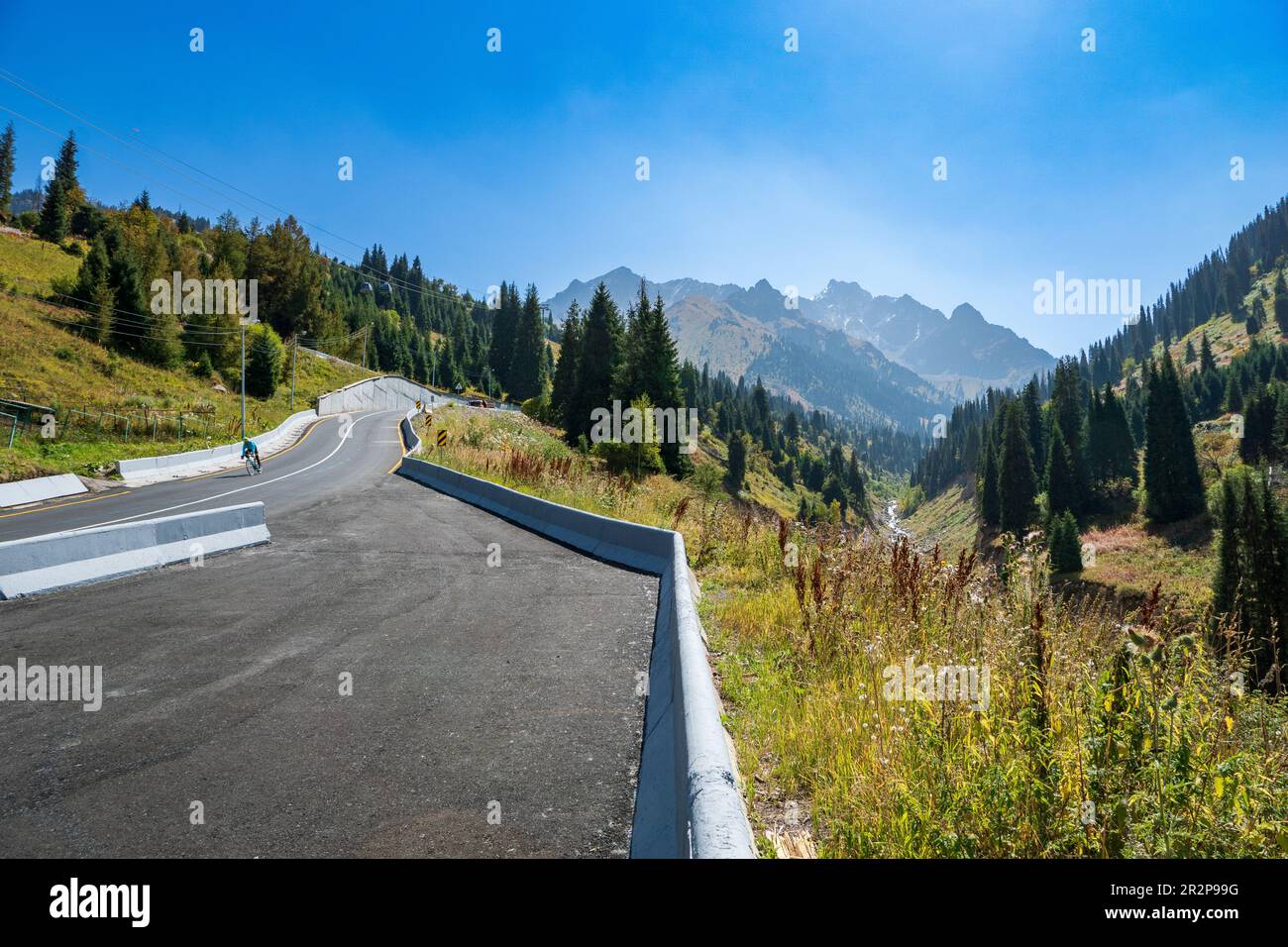 Si trova in una valle di montagna nella periferia sud-orientale di Almaty, Kazakistan. Medeo si trova in una valle di montagna nella periferia sud-orientale di Almaty, Kazakistan. Foto Stock