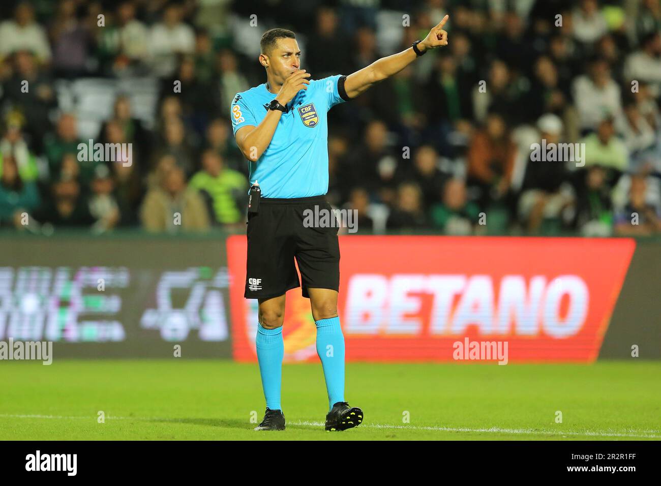 Curitiba, Brasile. 20th maggio, 2023. Couto Pereira Stadium Referee Rodrigo Jose Pereira de Lima, durante la partita tra Coritiba e Atletico Mineiro, per il 7th° round del Campionato brasiliano 2023, allo Stadio Couto Pereira questo Sabato, 20. €30761 (Heuler Andrey/SPP) Credit: SPP Sport Press Photo. /Alamy Live News Foto Stock