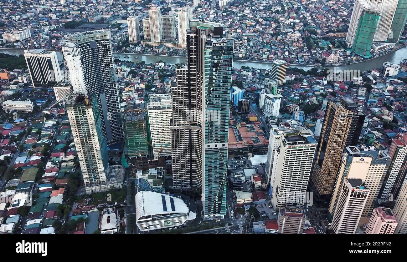 Trump Tower & Gramercy Residences vista aerea, gli alti edifici più alti delle Filippine, lo skyline dei grattacieli di Makati, Metro Manila, Asia sudorientale Foto Stock