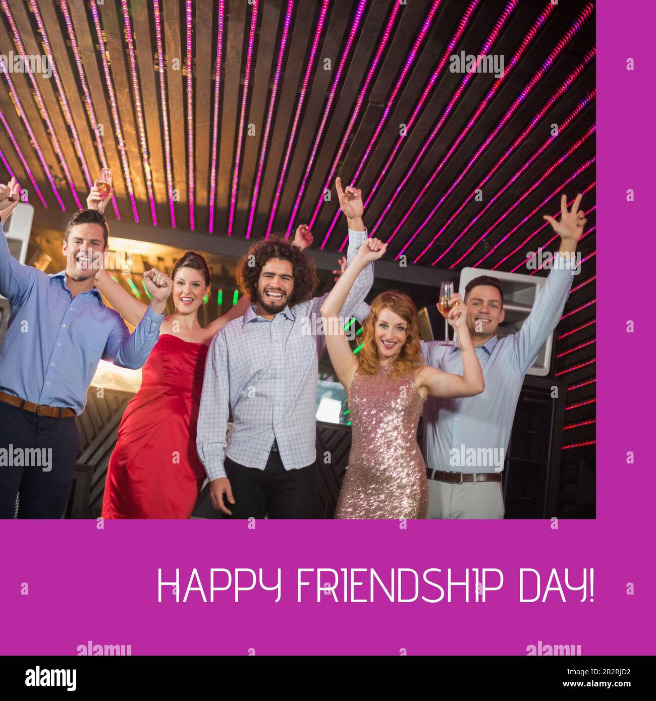 Composizione di un buon giorno di amicizia su amici caucasici felici al bar Foto Stock
