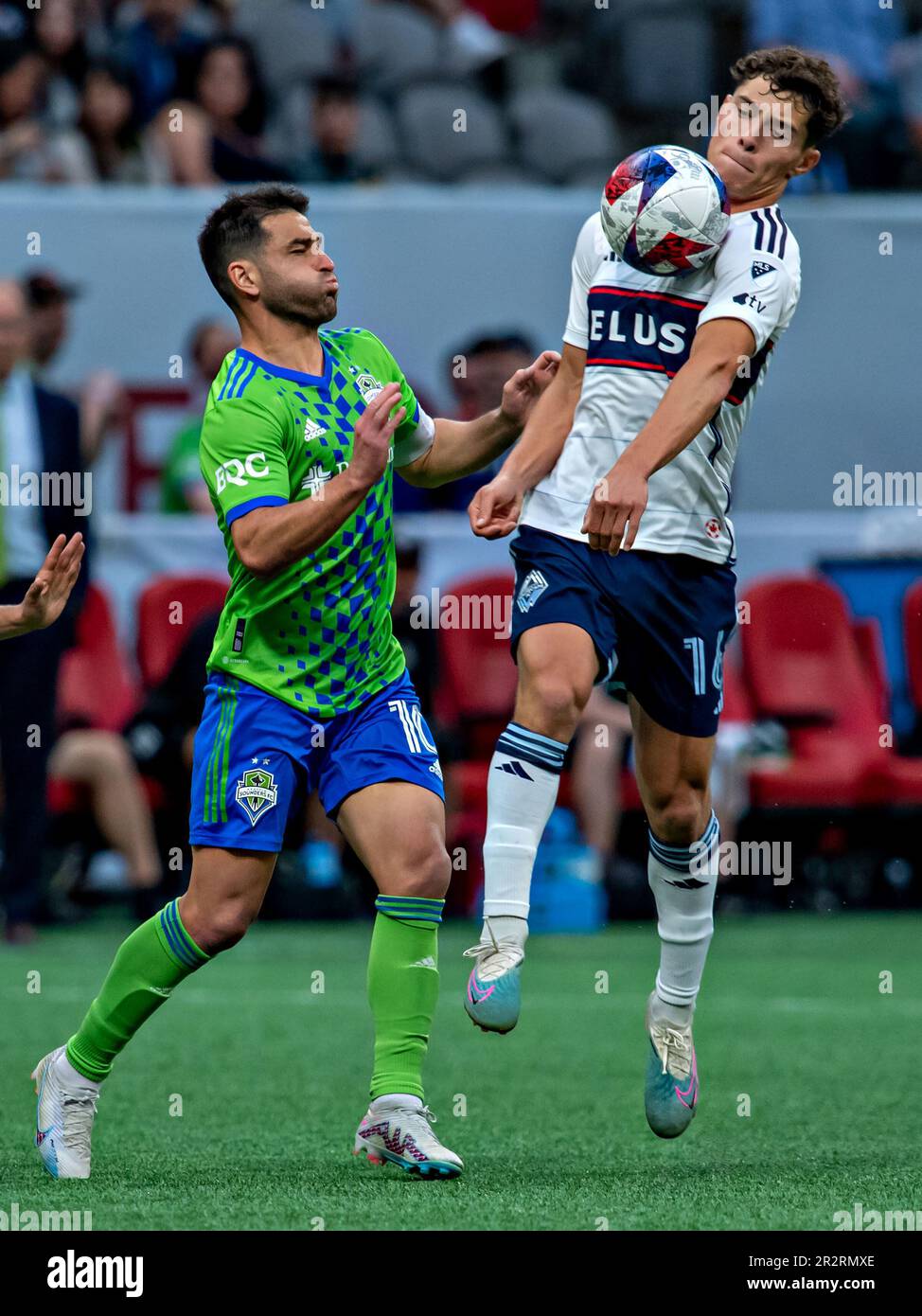 Vancouver, Canada. 20th maggio, 2023. Nicolas Lodeiro (L) di Seattle Sounders vies con Sebastian Berhalter di Vancouver Whitecaps durante la loro partita di calcio della Major League 2023 (MLS) a Vancouver, Canada, 20 maggio 2023. Credit: Andrew Soong/Xinhua/Alamy Live News Foto Stock