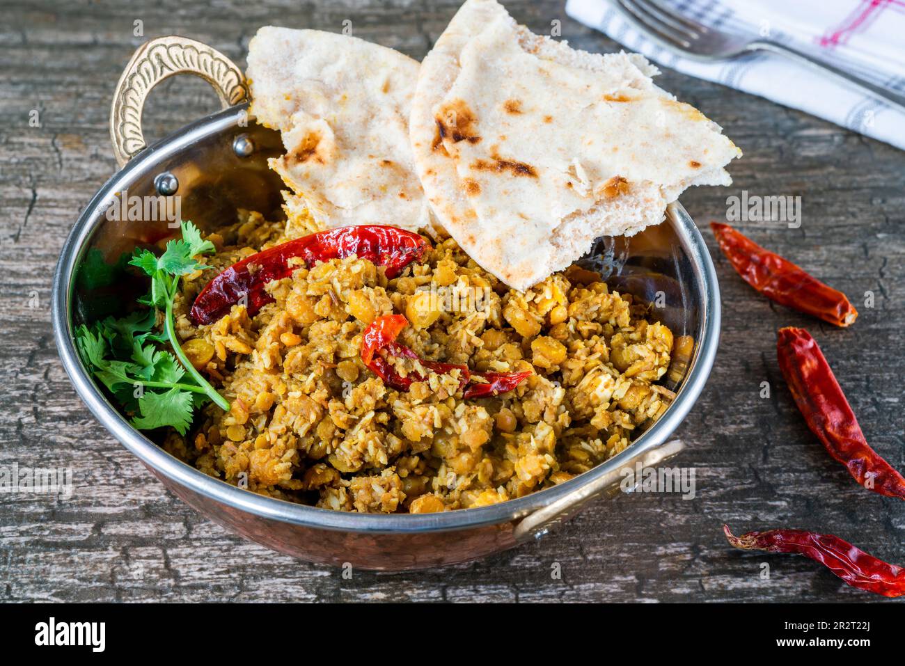 Curry al cocco bengala con roti Foto Stock