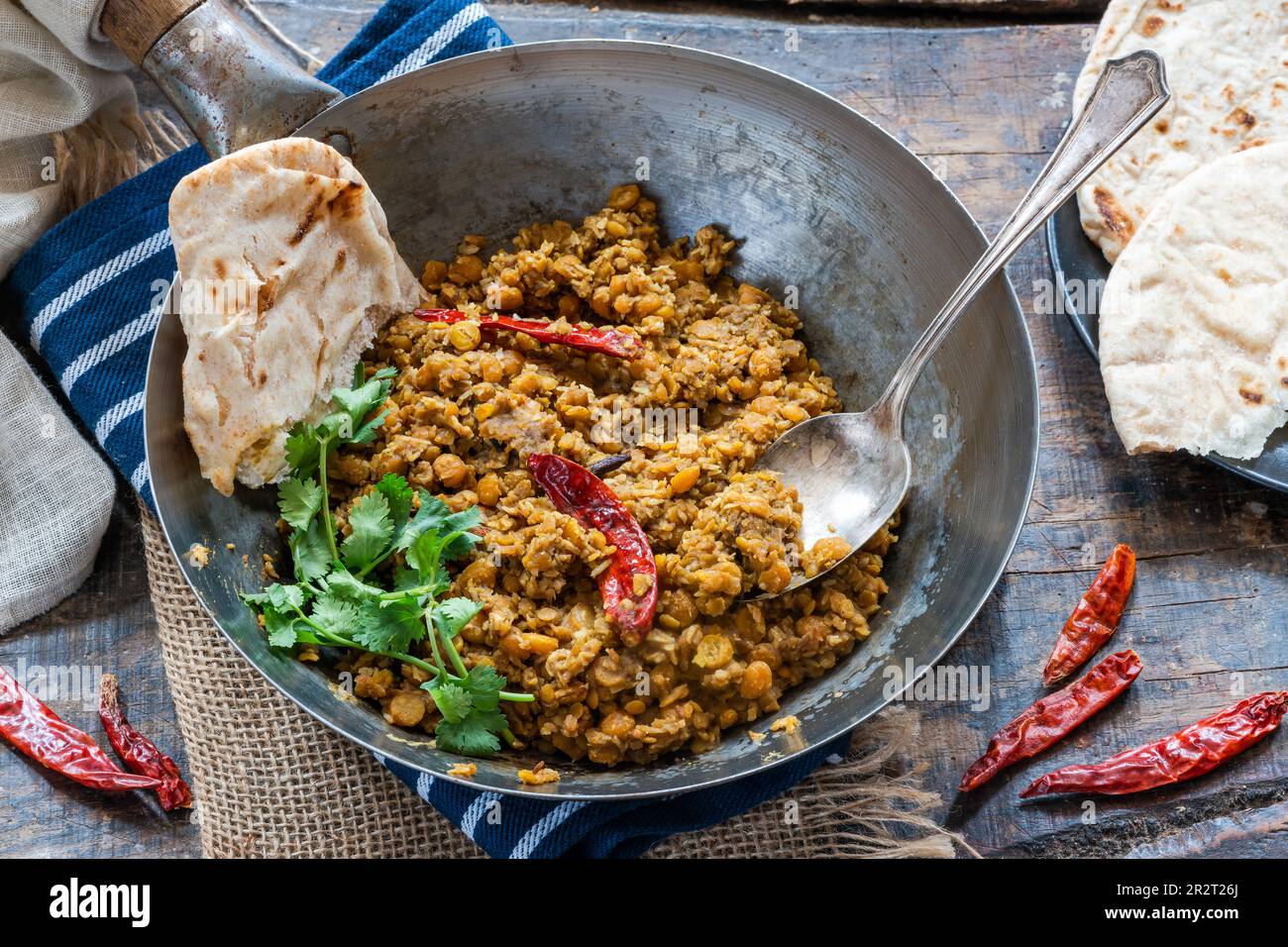 Curry al cocco bengala con roti Foto Stock