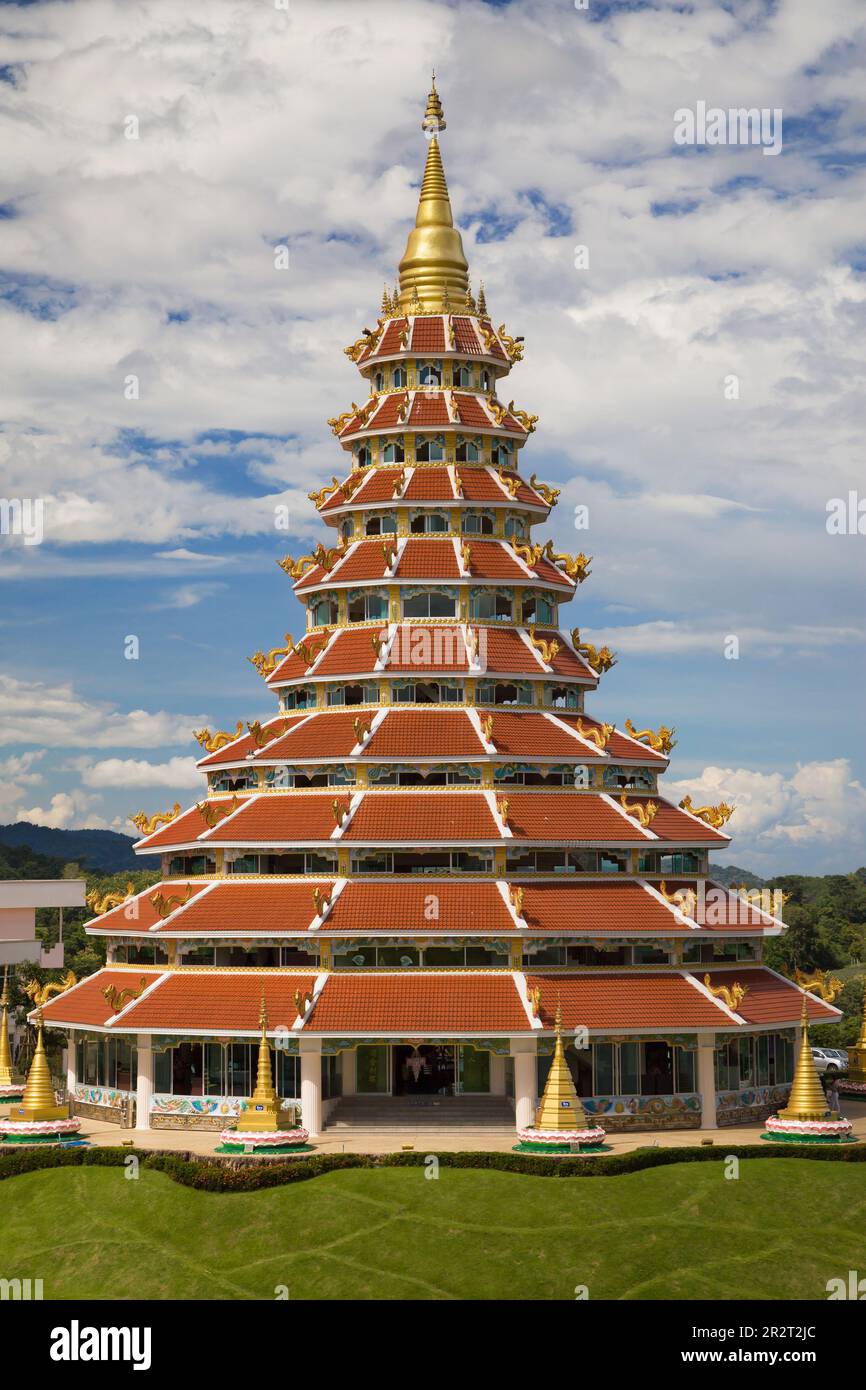 Pagoda cinese a Wat Huay Pla Kang, Chiang Rai, Thailandia. Foto Stock