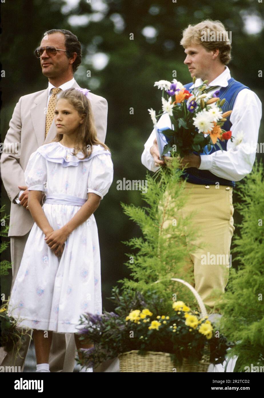 LA PRINCIPESSA DELLA CORONA VITTORIA DI SVEZIA con il padre Carlo XVI Gustaf e Tomas Gustafsson, medaglia d'oro olimpica svedese nel pattinaggio, nominò Sholarship per i suoi sforzi durante i Giochi olimpici invernali Foto Stock