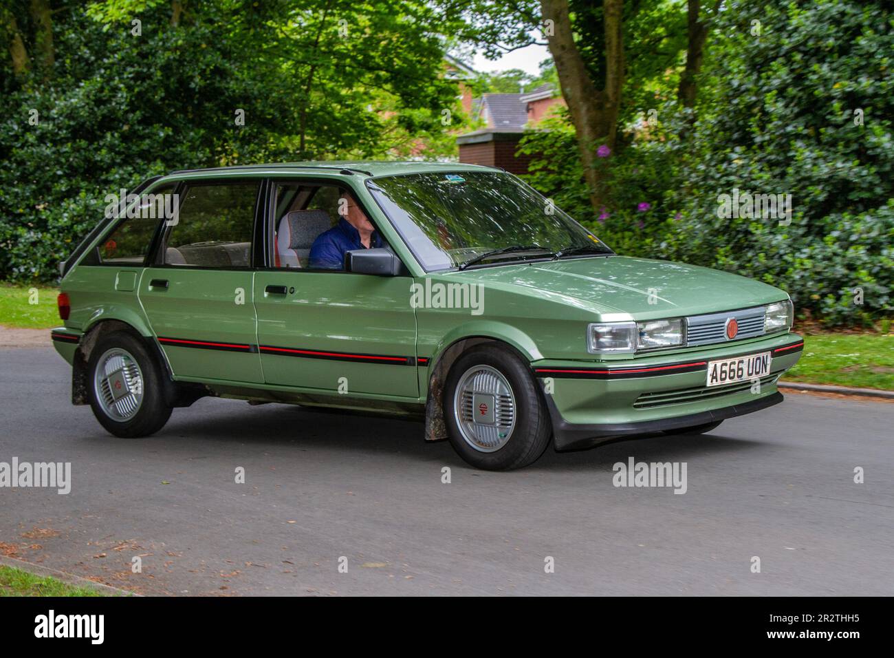 1983 80s anni Ottanta Green MG MAESTRO 1600cc benzina, berlina a cinque porte piccola vettura di famiglia; al Lytham Hall St Annes Classic & Performance Motor Vehicle show mostre di auto classiche, Regno Unito Foto Stock