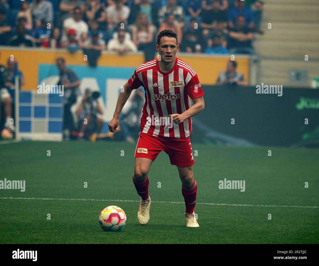 20 maggio 2023, PreZero Arena, Sinsheim, GER, 1st FBL, TSG 1899 Hoffenheim vs 1st Union Berlin, le normative DFL vietano qualsiasi uso di fotografie come sequenze di immagini e/o quasi-video. Nella foto Paul Jaeckel (Union Berlin) Credit: dpa Picture Alliance/Alamy Live News Foto Stock