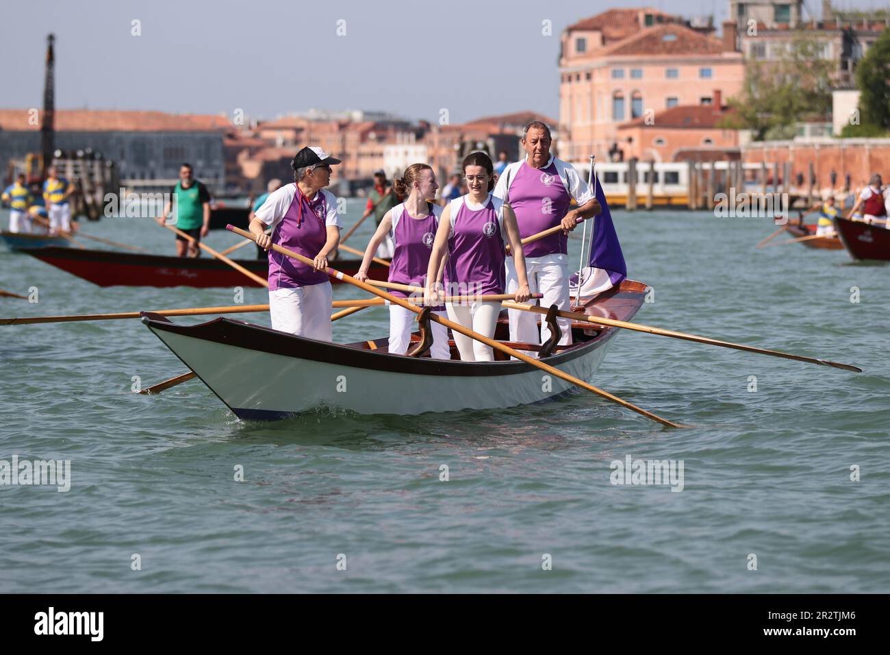 Domenica 21 maggio il comune di Venezia rinnova il suo matrimonio con il mare in occasione della Festa de la Sensa (Ascensione, 40 giorni dopo Pasqua, che si svolge giovedì 18 maggio ma si celebra la domenica successiva), L'appuntamento tradizionale con il quale la Città celebra l'anniversario legato alla storia della Repubblica Serenissima e riconsolida il suo intimo rapporto con l'acqua. Quest'anno sarà il comune di Longarone, per volontà del sindaco Luigi Brugnaro, a ricevere l'anello di dogal del gemellaggio Adriatico, che sarà restituito dalla città Ucraina di Ode Foto Stock