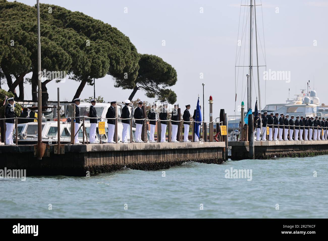 Domenica 21st maggio il comune di Venezia rinnova la sua Unione con il mare in occasione della Festa de la Sensa (Ascensione, 40 giorni dopo Pasqua, che si svolge giovedì 18th maggio ma si celebra la domenica successiva), L'appuntamento tradizionale con il quale la Città celebra l'anniversario legato alla storia della Repubblica Serenissima e riconsolida il suo intimo rapporto con l'acqua. Quest'anno sarà il comune di Longarone, per volontà del sindaco Luigi Brugnaro, a ricevere l'anello di dogal del gemellaggio Adriatico, che sarà restituito dalla città Ucraina di od Foto Stock