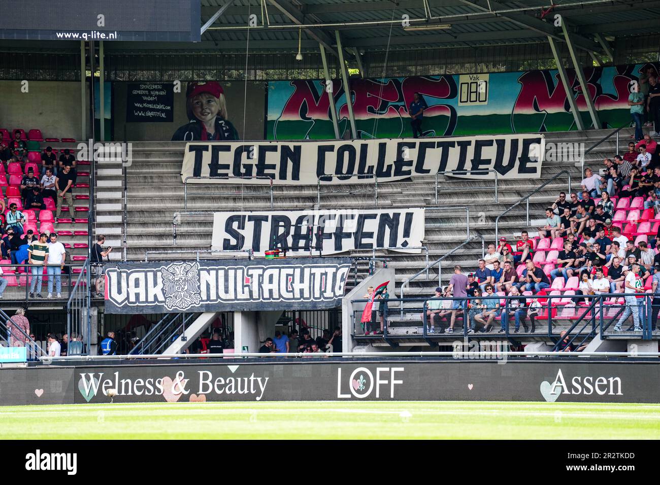 NIJMEGEN - Una bandiera contro la punizione collettiva durante la partita della Premier League olandese tra NEC e AZ Alkmaar a De Goffert il 21 maggio 2023 a Nijmegen, Paesi Bassi. ANP ED VAN DE POL Foto Stock