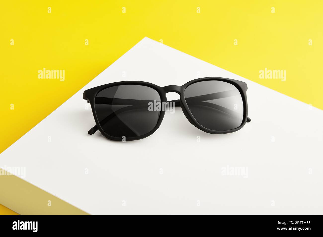 Vendita occhiali da sole, modello pagina catalogo. Sunnies, Shades, Sunwear. Foto Stock