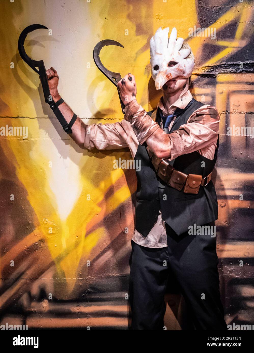 Un uomo si veste di Splicer di Bioshock durante l'Horrorcon UK al Magna Science Adventure Centre di Rotherham. Data immagine: Domenica 21 maggio 2023. Foto Stock