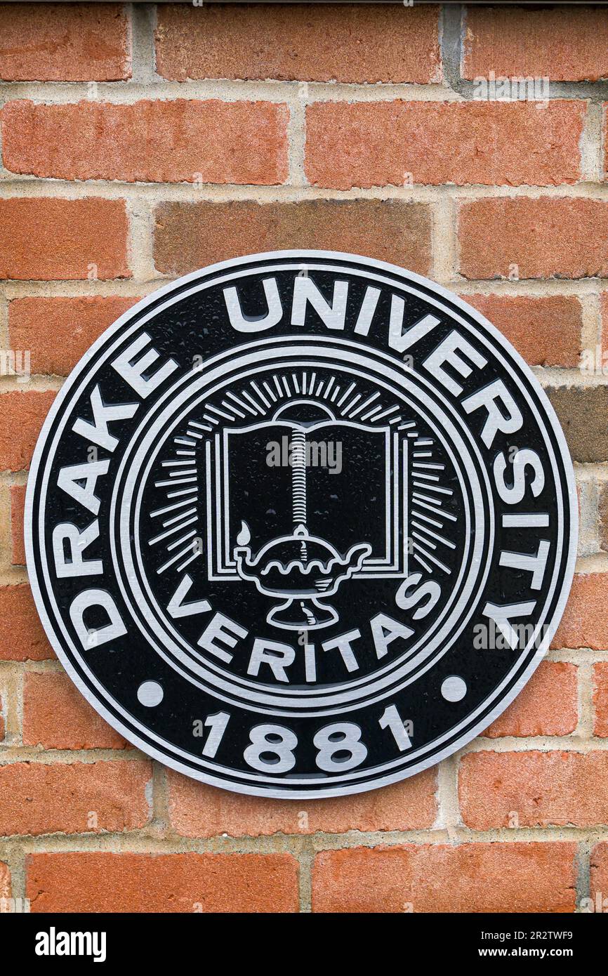 DES MOINES, IA, USA – 5 NOVEMBRE 2022: Logo della scuola Veritas nel campus della Drake University. Foto Stock