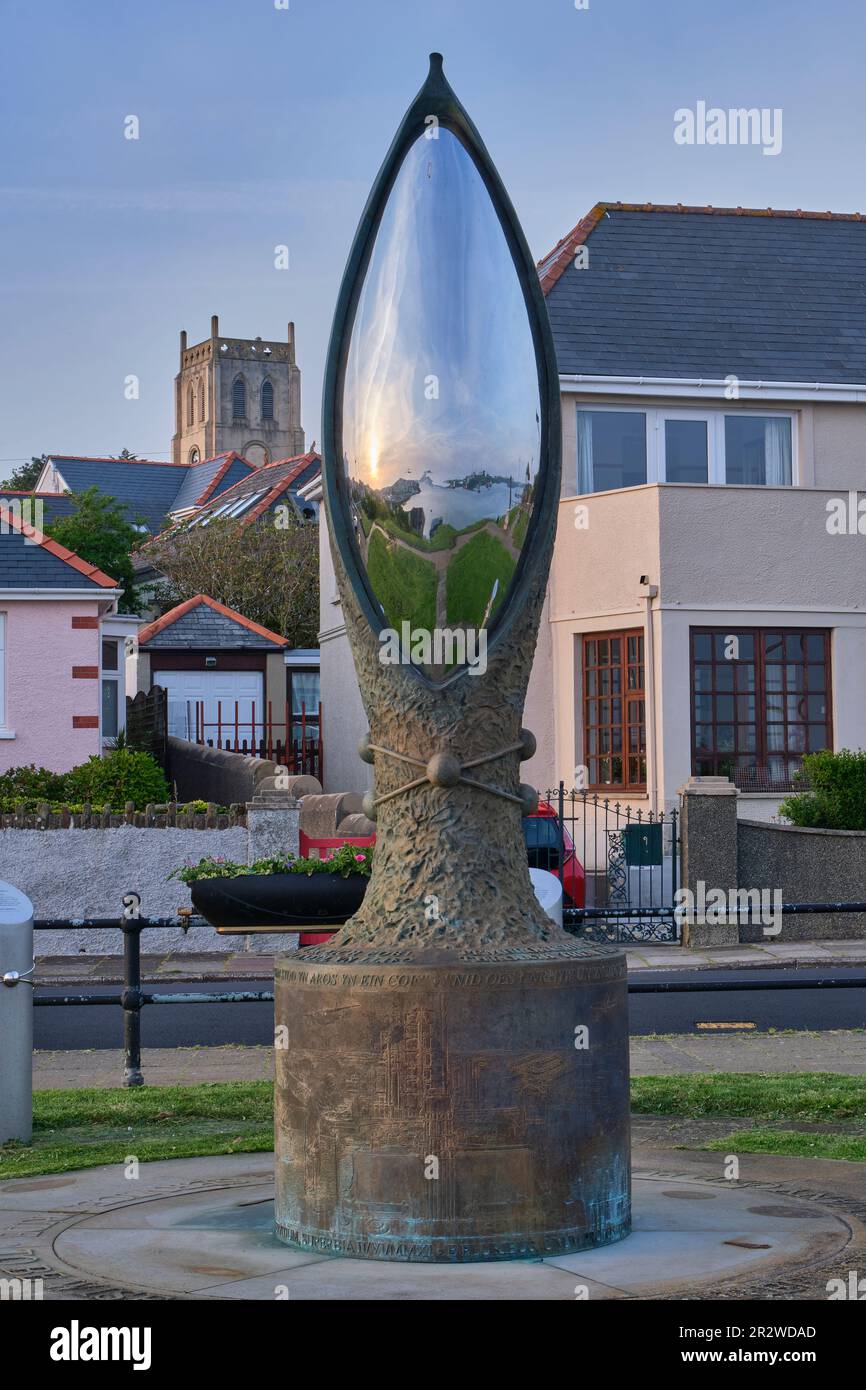 Memoriale per coloro che si sono persi nell'esplosione della raffineria di Pembroke il 2 giugno 2011, Milford Haven, Pembrokeshire Foto Stock