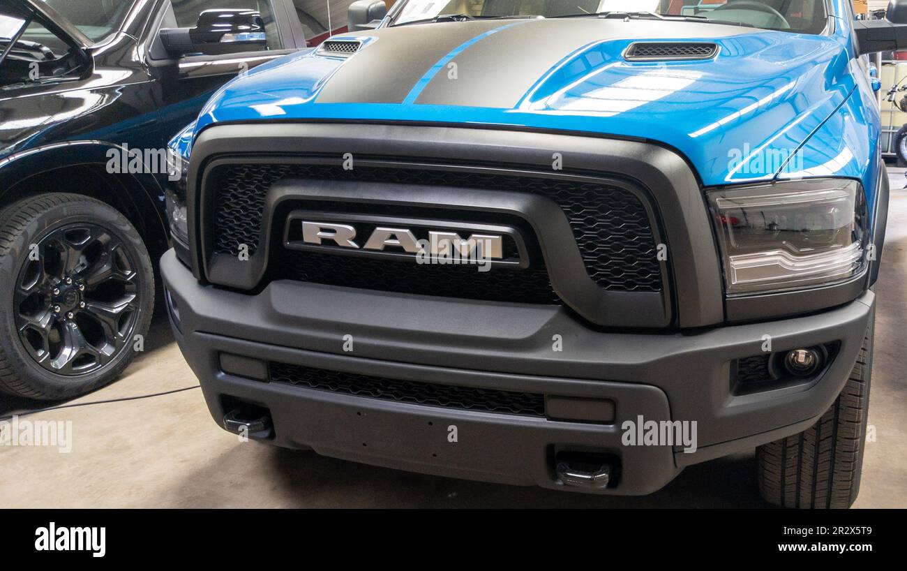 Bordeaux , Aquitaine Francia - 05 09 2023 : Dodge RAM US camion logo segno e testo della marca su pick suv auto Foto Stock Bordeaux , Aquitaine Francia - 05 09 2023 : Dodge RAM US camion logo segno e testo della marca su pick suv auto Foto Stock