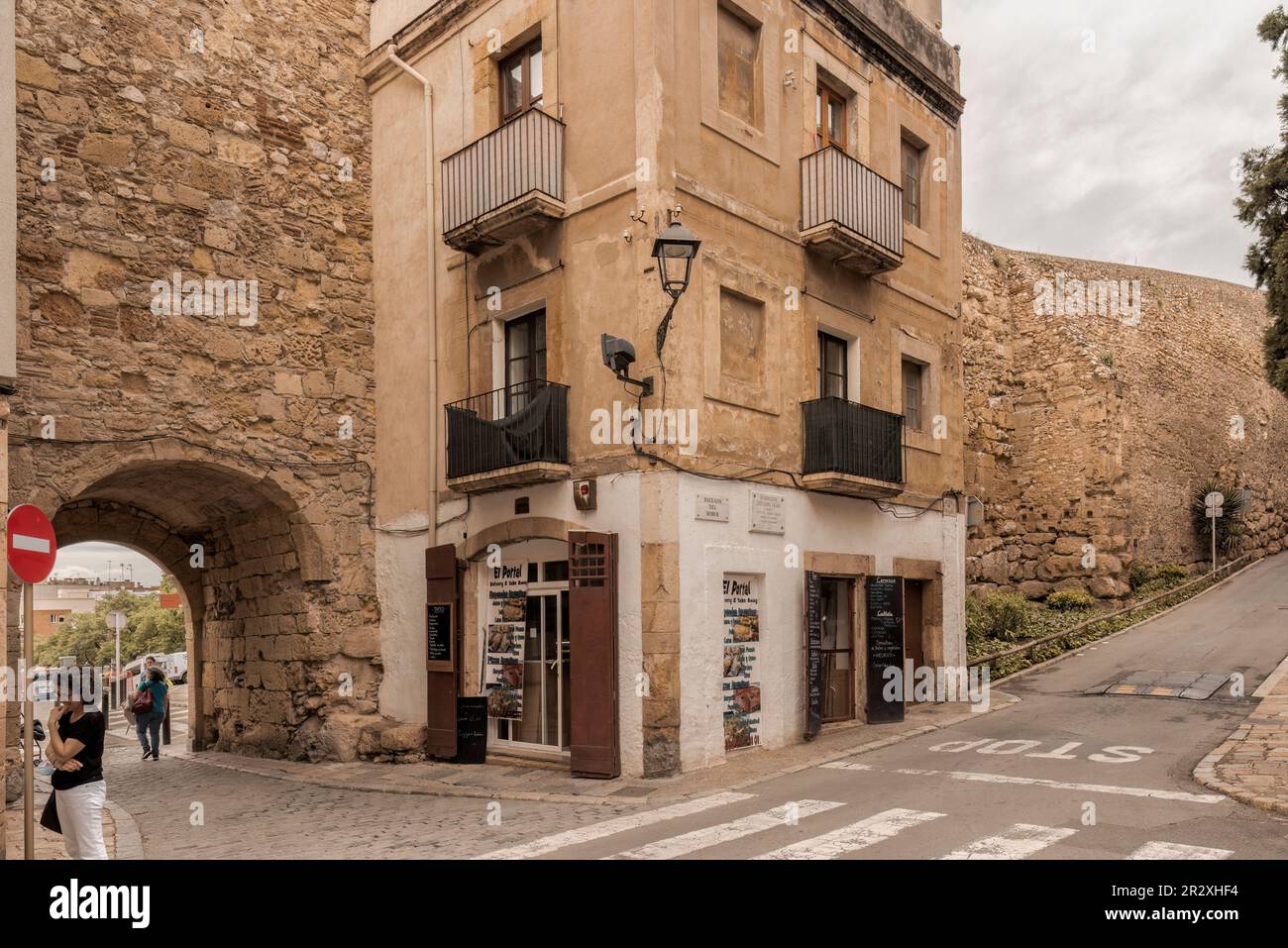 Portale del Rosario, resti delle mura romane della città fortificata di Tarragona, Catalogna, Spagna, Europa Foto Stock