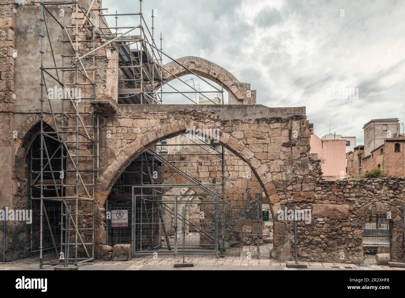 Resti medievali, insieme di archi in stile gotico di CA la Garsa, nella parte alta nella città di Tarragona, centro della Gioielleria ebraica. Catalogna Foto Stock