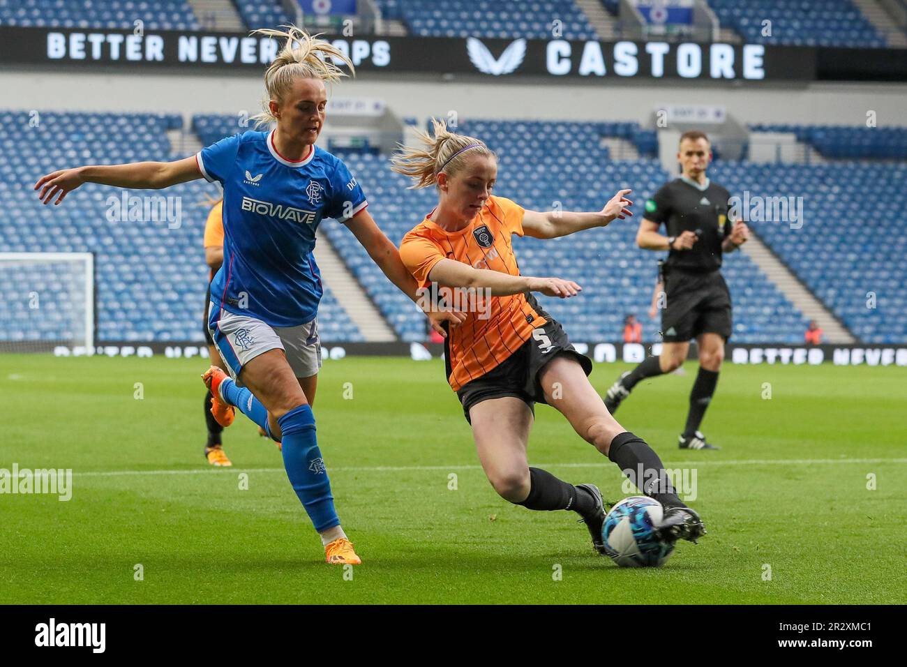 Glasgow, Regno Unito. 21st maggio, 2023. Glasgow City ha vinto un gol, segnato da Laura Davidson (Glasgow City, 14) per vincere il campionato e il loro titolo scozzese 16th. Il punteggio finale di Rangers 0 - 1 Glasgow City, ha preso il titolo da Rangers, i campioni precedenti. Il gol, segnato in tempi supplementari, è stato sufficiente a negare ai Celtic, che giocavano cuori a Parkhead e vincevano 2 - 0, dal sorpasso in vetta alla classifica. Credit: Findlay/Alamy Live News Foto Stock