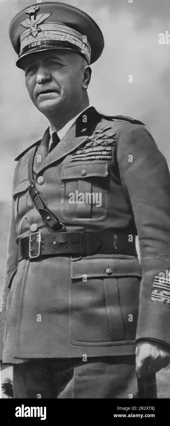 Pietro Badoglio, politico e militare italiano, dopo la deposizione di Mussolini guidò il governo italiano verso l'armistizio del 1943 Foto Stock