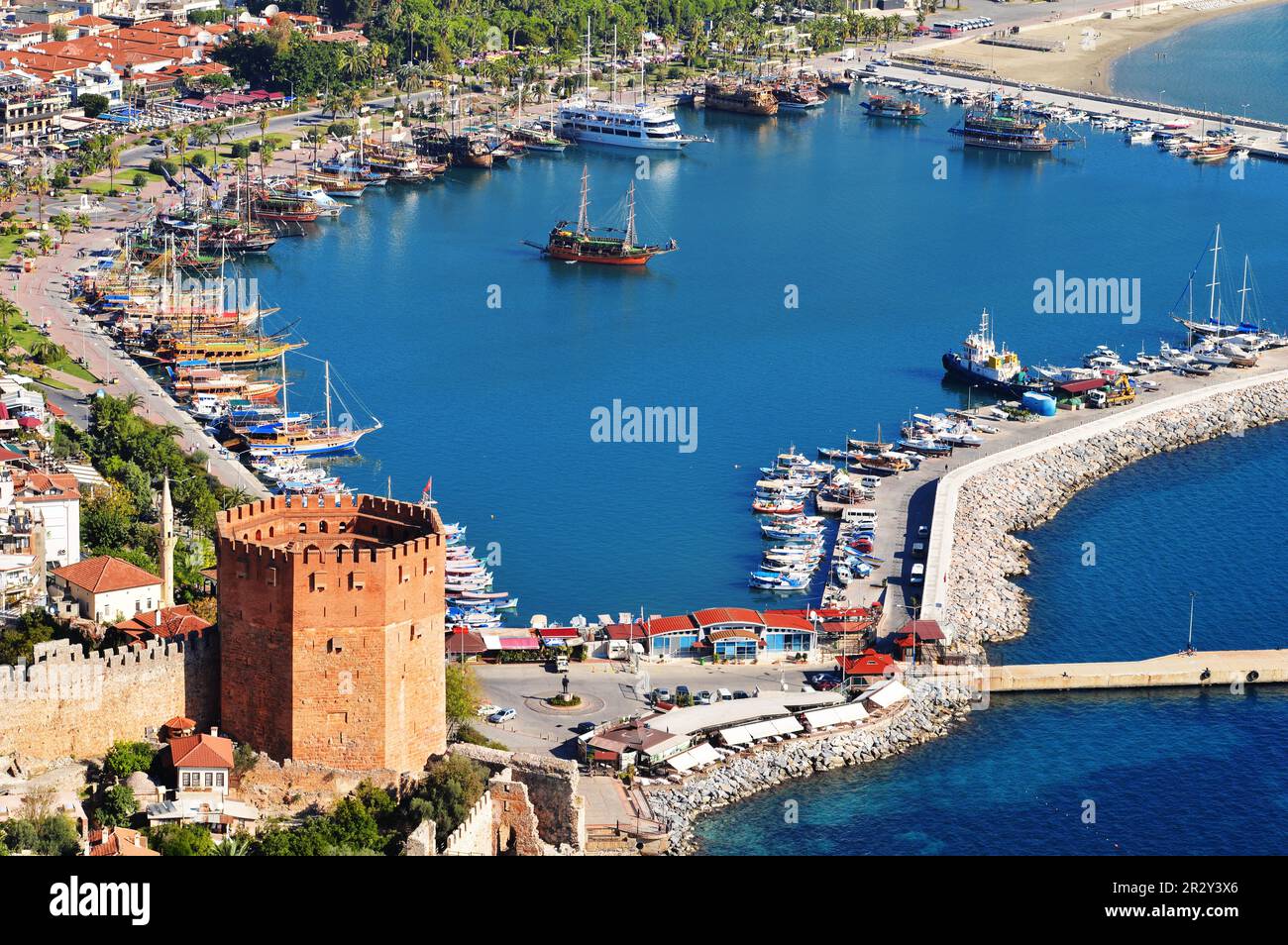 Vista del porto di Alanya forma Alanya penisola. Riviera turca Foto Stock