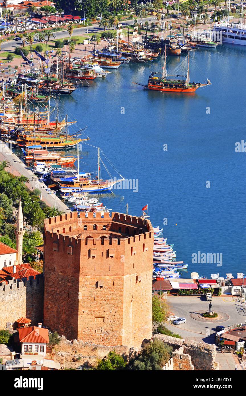Vista del porto di Alanya forma Alanya penisola. Riviera turca Foto Stock