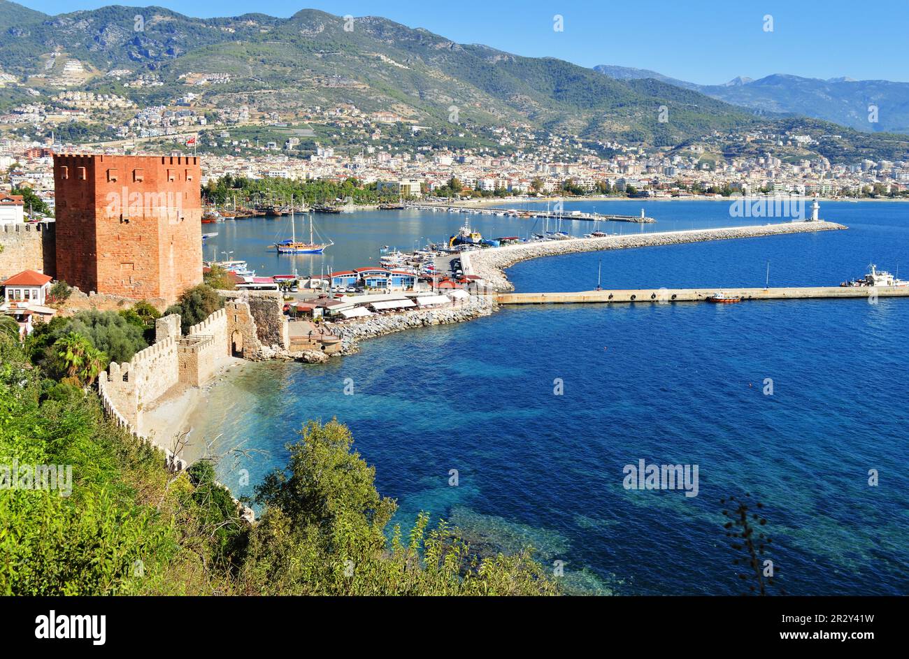 Vista del porto di Alanya forma Alanya penisola. Riviera turca Foto Stock