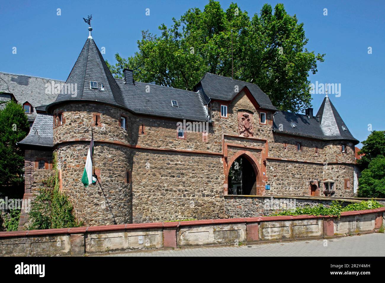 Castello, cancello, ponte di pietra, fossato, Friedberg, Wetteraukreis, Assia, Germania Foto Stock