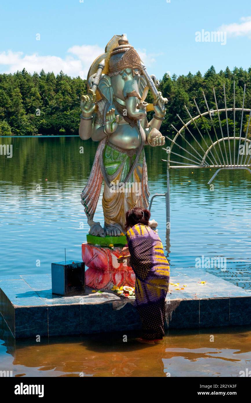 Ganesha, l'Oceano Indiano, il Lago Indù Sacro Ganga Talao, Grand Bassin, Mauritius Foto Stock