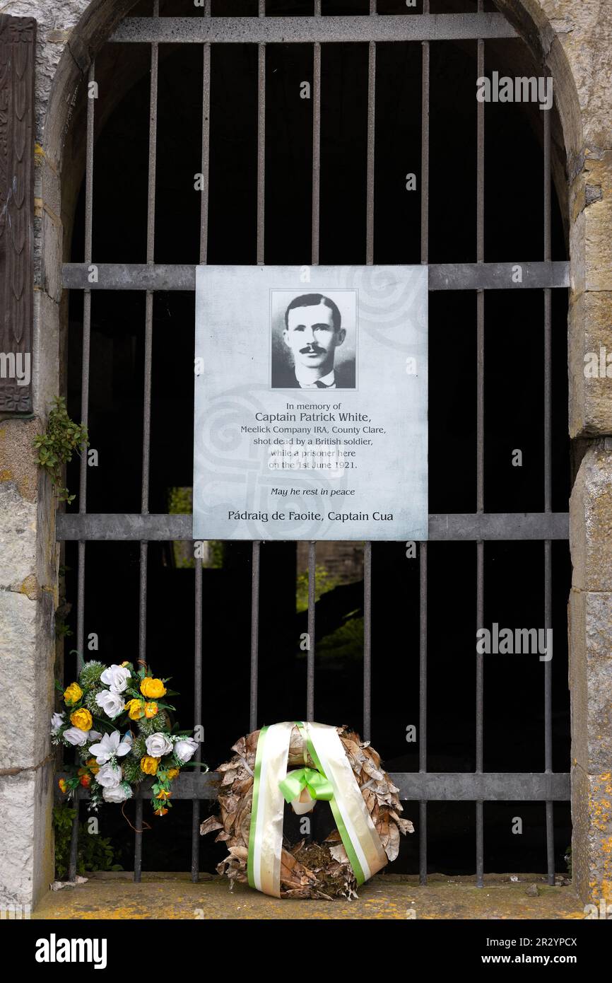 Un memoriale al Capitano Patrick White della compagnia Meelick IRA, ucciso nella vecchia prigione di Spike Island, nella contea di Cork, Irlanda. Foto Stock