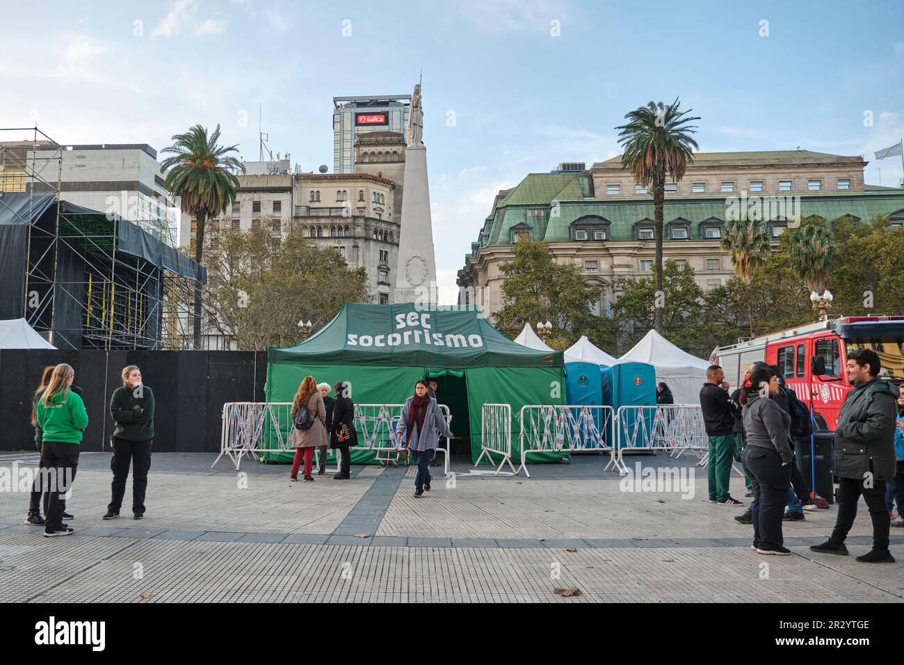 Buenos Aires, Argentina, 20 maggio 2023: SEC primo soccorso, servizio di emergenza e salvataggio, a Plaza de Mayo, durante la fiera dell'economia popolare e coop Foto Stock