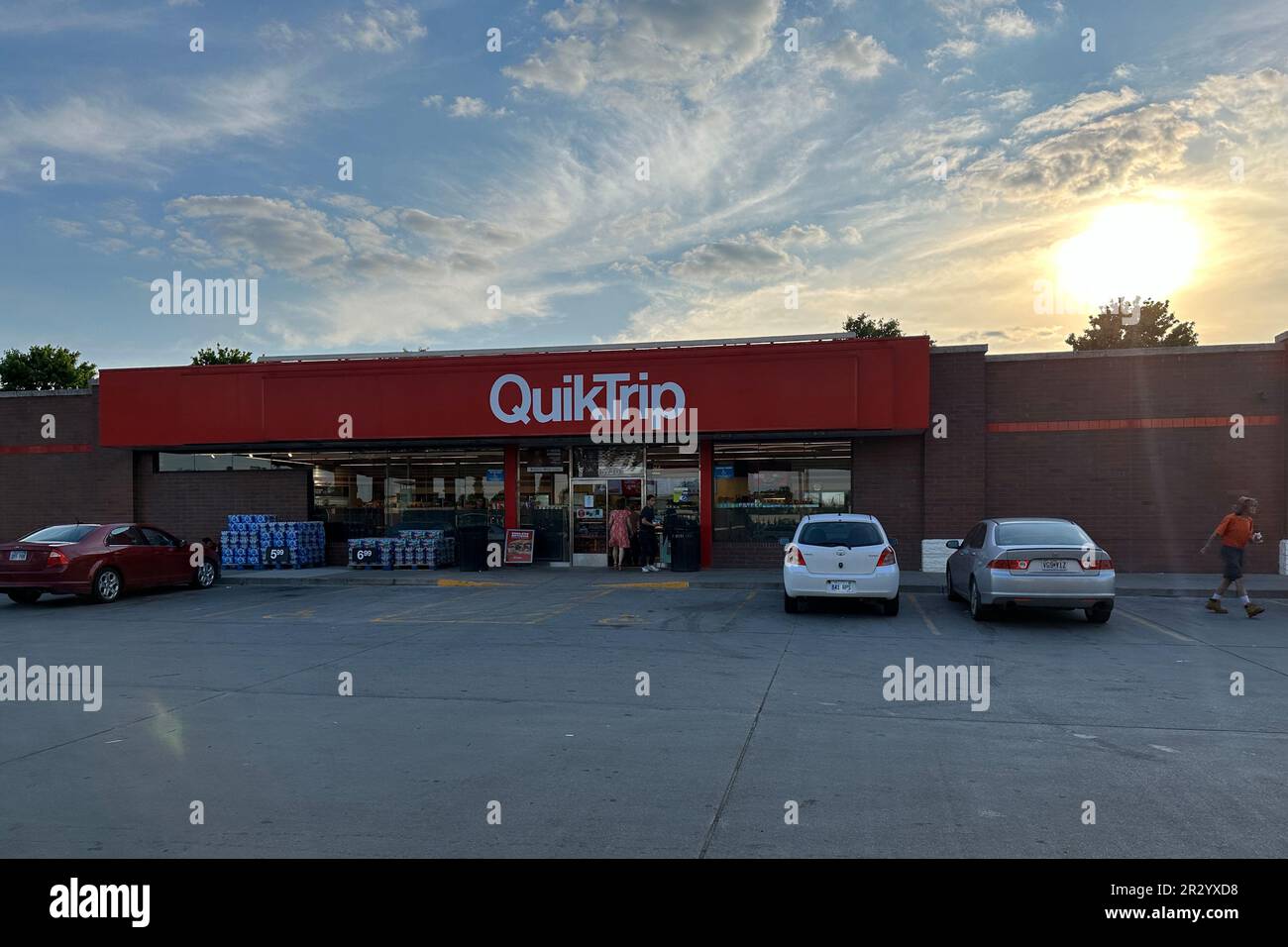Olathe, Kansas - 21 maggio 2023: QuikTrip sulla 169 Hwy a Olathe, Kansas Foto Stock