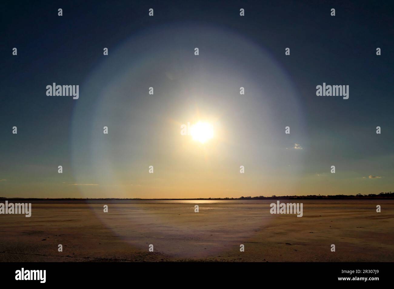 Tramonto sul lago Ninan Salt Lake, Victoria Plains, Australia Occidentale Foto Stock