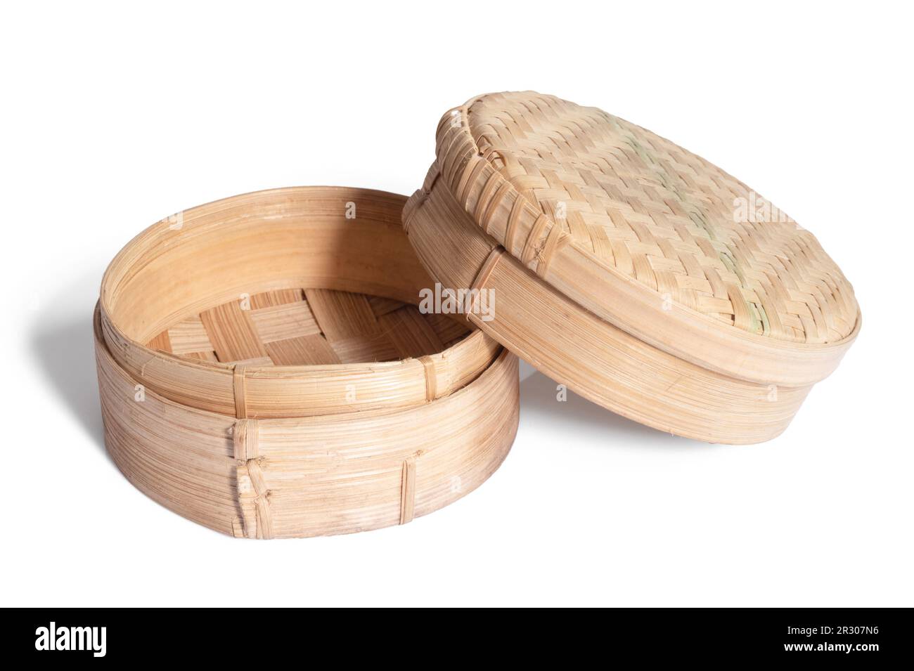 Set di vaporiera in bambù su sfondo bianco Foto Stock