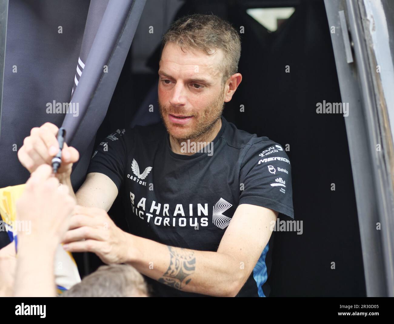 Damiano Caruso dopo la 15 tappa del giro d'Italia da Seregno a Bergamo 195 km Foto Stock