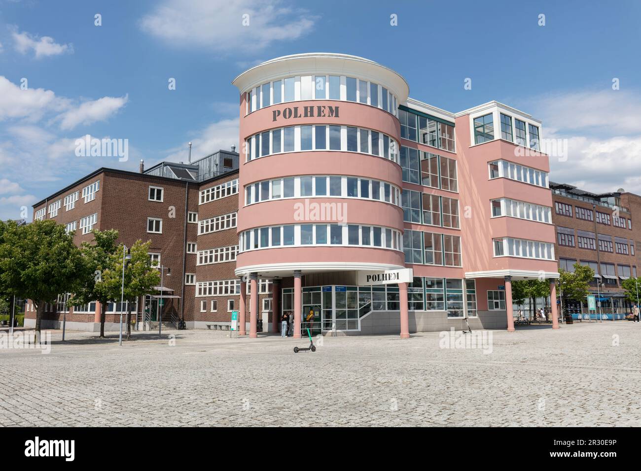Polhemsgymnasiet, una scuola superiore a Diagonalen - una piazza sul canale settentrionale del Gota Canal a Lindholmen. Goteborg 400 anni. Foto Stock