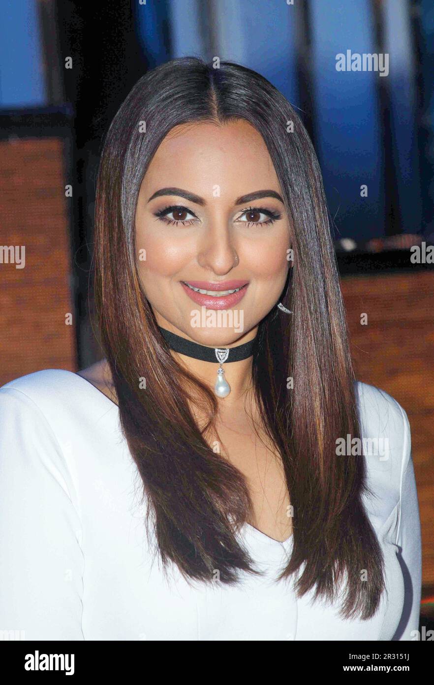 Sonakshi Sinha, attrice indiana, set TV, Mumbai, India, 9 maggio 2017 Foto Stock