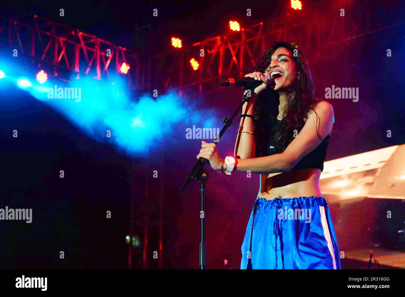 Anushka Manchanda, Kiss Nuka, cantante, produttore musicale, compositore, attrice, attivista, spettacolo rock, canto, ballo, Mumbai, India, 15 maggio 2017 Foto Stock