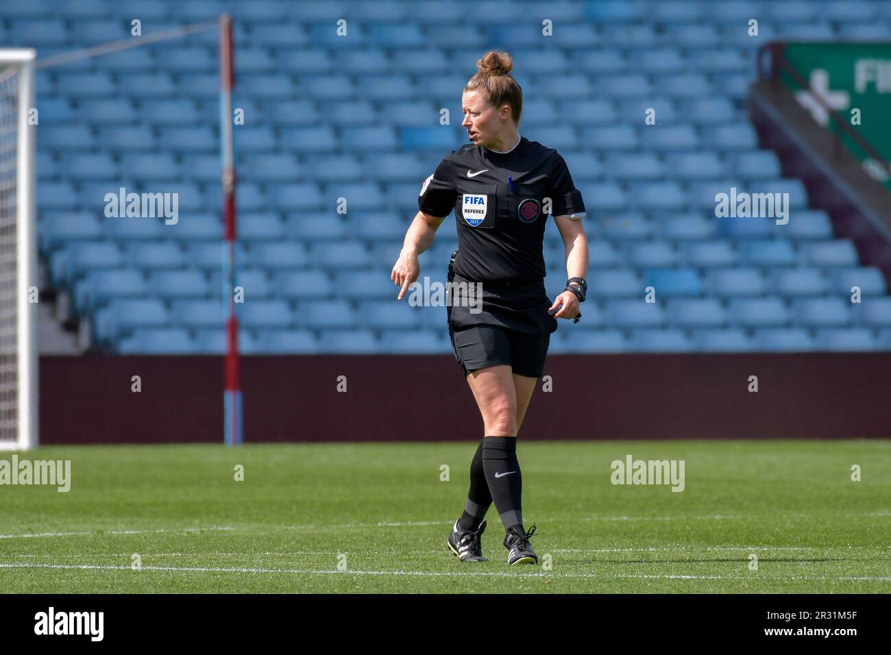 Birmingham, Inghilterra. 21 maggio 2023. Incontro Referee Kirsty Dowle durante la partita della Super League di Barclays Women tra Aston Villa e Liverpool al Villa Park di Birmingham, Inghilterra, Regno Unito, il 21 maggio 2023. Credit: Duncan Thomas/Majestic Media/Alamy Live News. Foto Stock