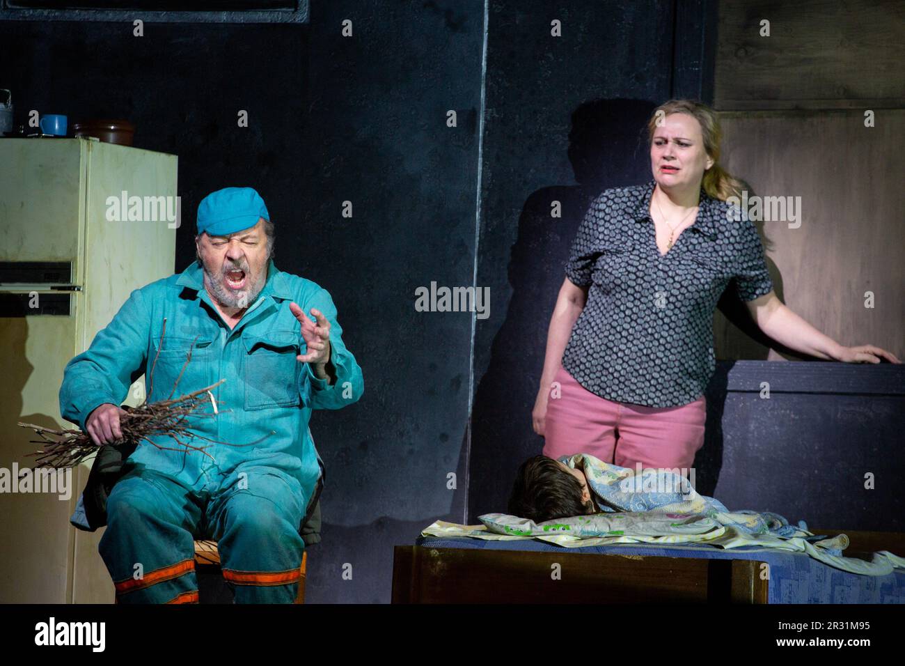 Christian Gerhaher (Wozzeck), Anja Kampe (Marie) a WOZZECK alla Royal Opera, Covent Garden, Londra WC2 19/05/2023 musica e libretto: Alban Berg dopo la rappresentazione ‘Woyzeck’ di George Buchner direttore: Antonio Pappano scenografia: Hyemi Shin Costumi: Nicky Gillibrand illuminazione: Adam Silverman coreografia: Kim Bandstrah Deborner regista: Deborner Foto Stock