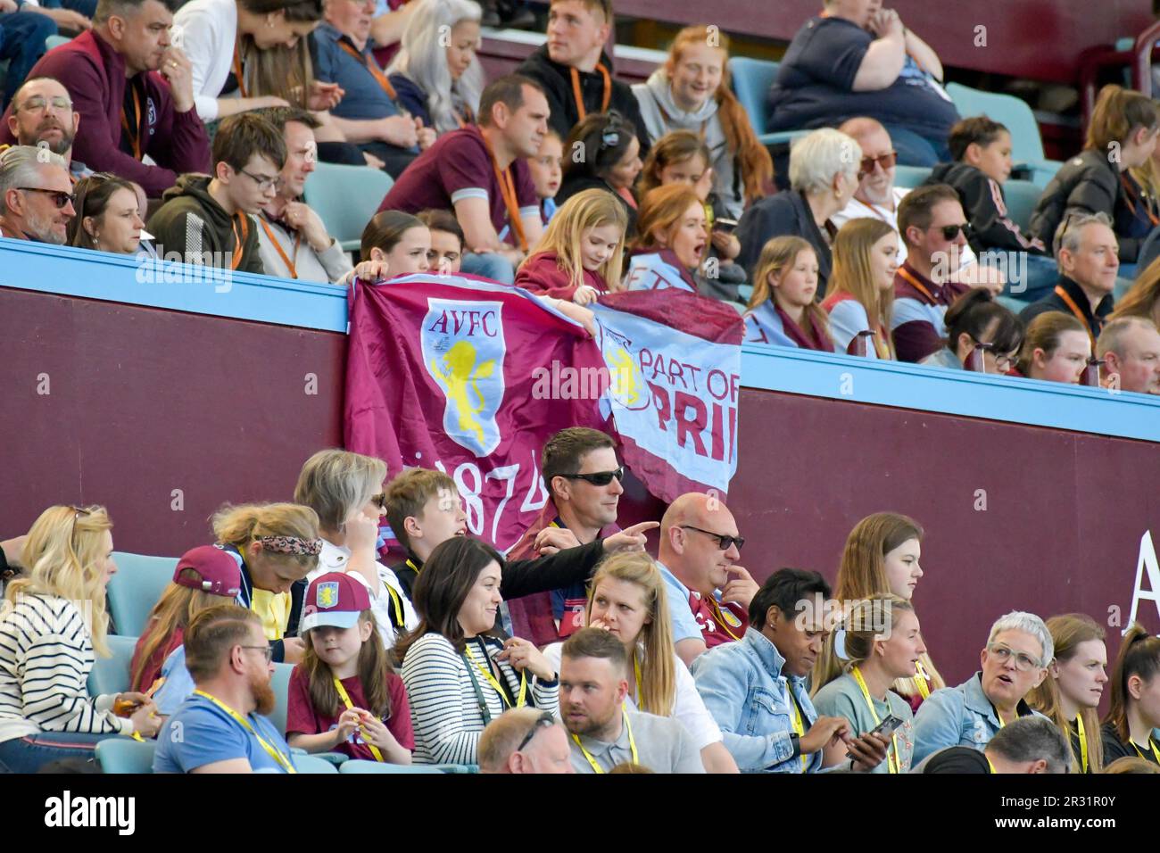 Birmingham, Inghilterra. 21 maggio 2023. I fan di Aston Villa durante la partita della Barclays Women's Super League tra Aston Villa e Liverpool al Villa Park di Birmingham, Inghilterra, Regno Unito, il 21 maggio 2023. Credit: Duncan Thomas/Majestic Media/Alamy Live News. Foto Stock