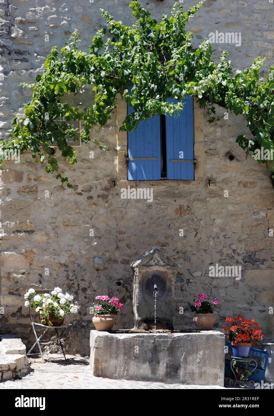 Villaggio fontana a Vaison la Romaine Foto Stock