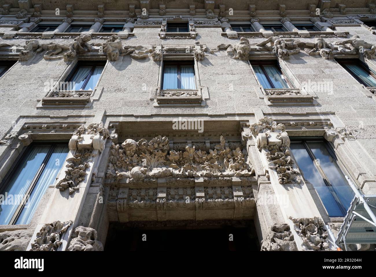 Architettura liberty italiana a Milano, Palazzo Castiglioni, corso Venezia, Arco. Giuseppe Sommaruga, Lombardia, Italia, Europa Foto Stock