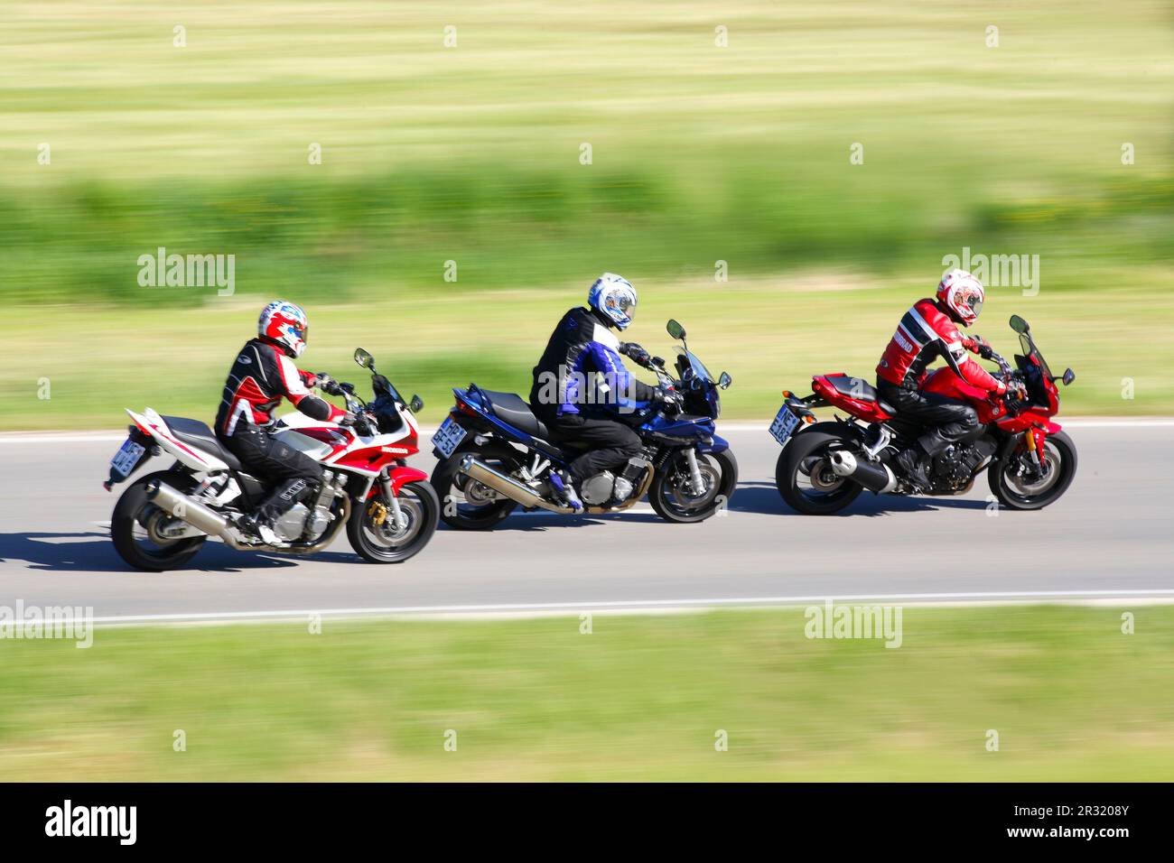 Tre moto su strada, Suzuki, Honda, Yamaha Foto Stock