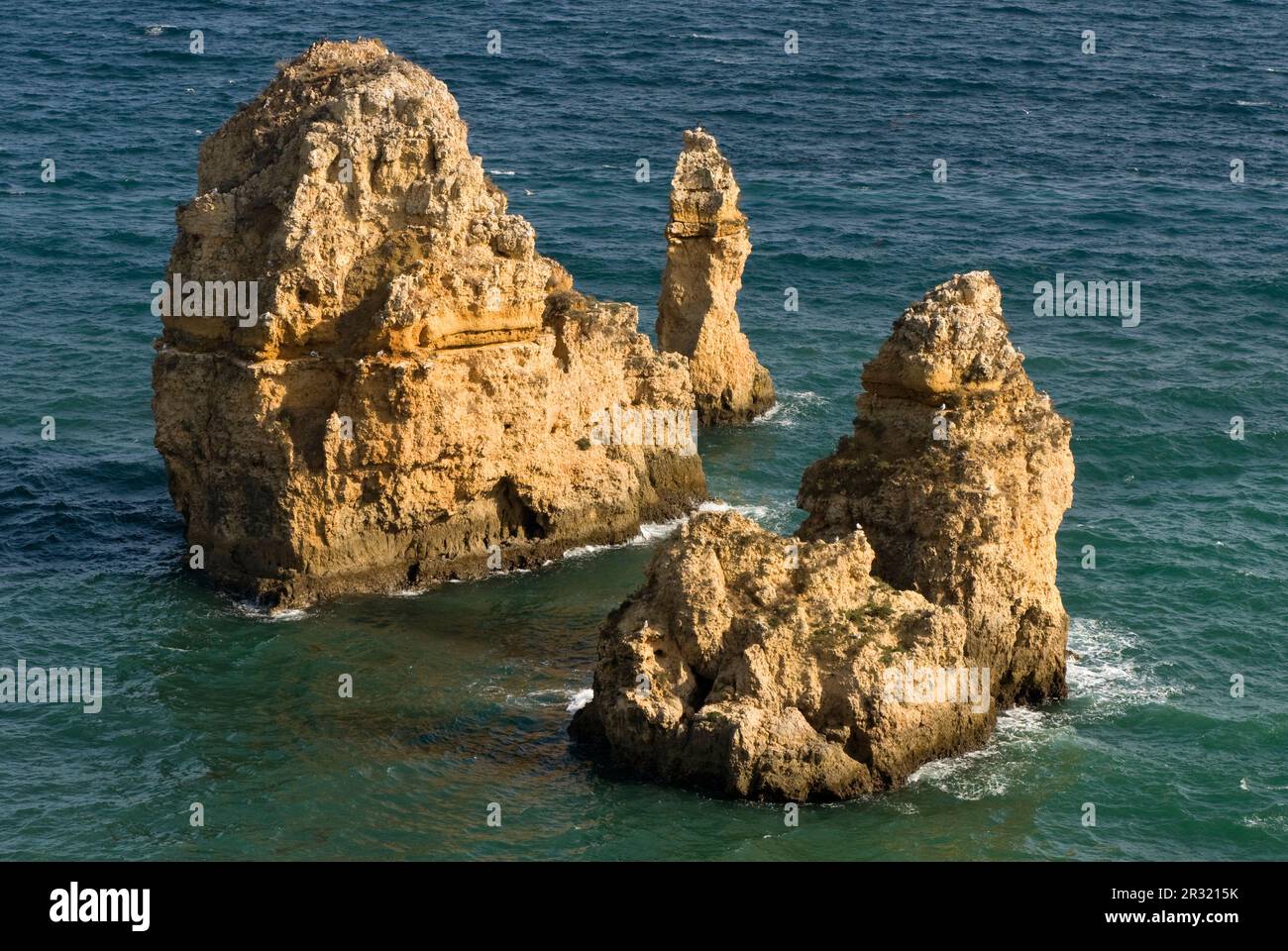 Costa rocciosa in Algarve Foto Stock