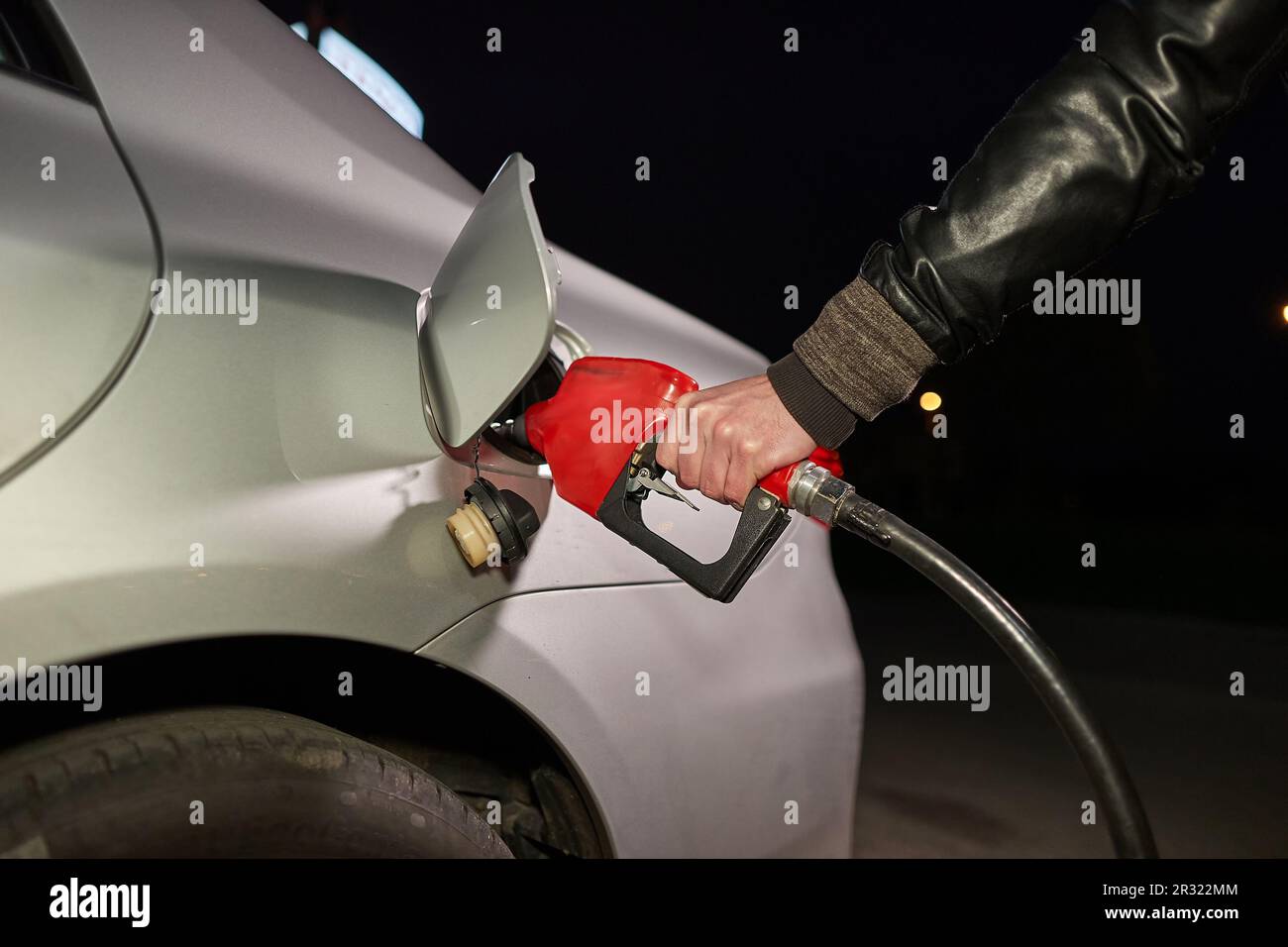 Ugello stazione di rifornimento serbatoio auto Foto Stock