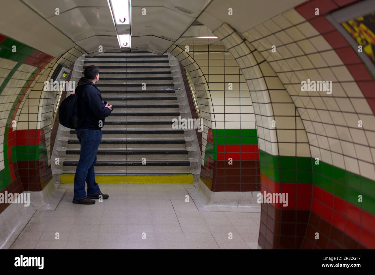 Passeggero in metropolitana di Londra Foto Stock