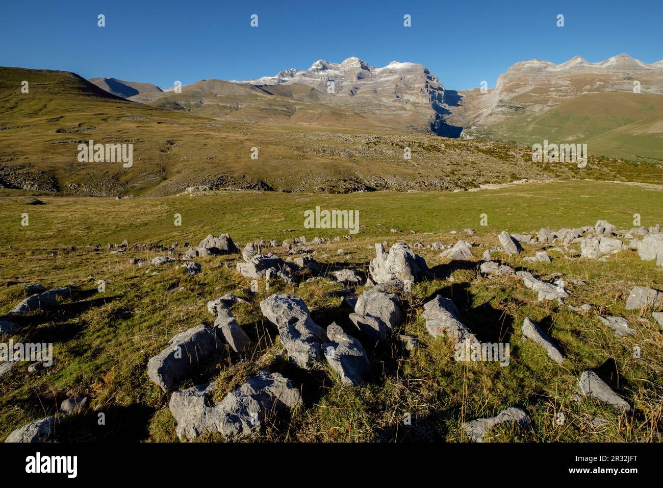 zona Karstica entre la Estiba y el pico Mondeto, parque nacional de Ordesa y Monte Perdido, comarca del Sobrarbe, Huesca, Aragón, Cordillera de los Pirineos, Spagna. Foto Stock