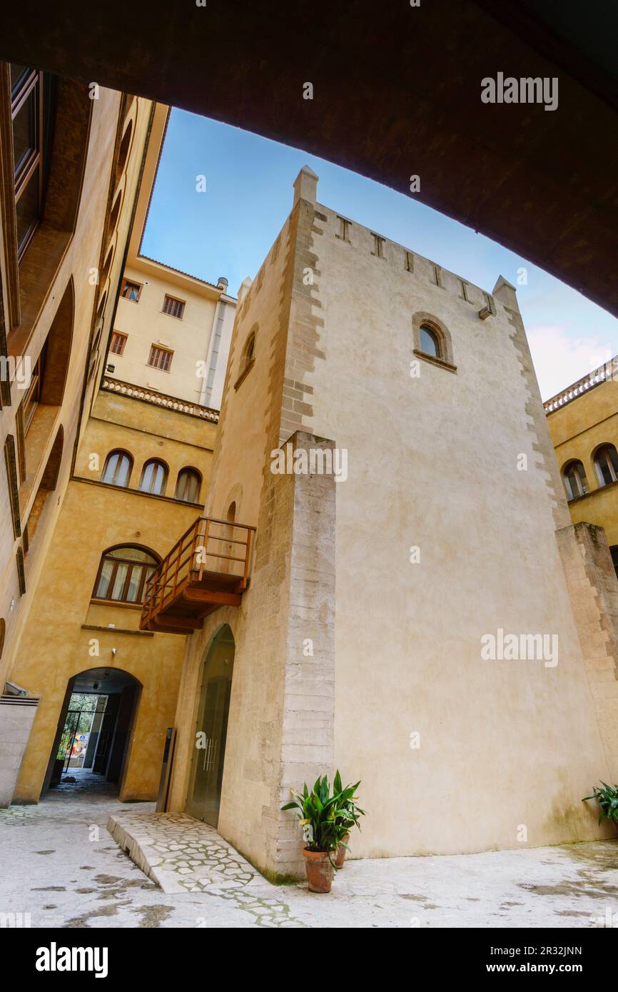Torre del Palau,siglo XIV, parte del antiguo Palacio de los Reyes de Mallorca, construido por el Rey Jaume II, Manacor, Mallorca, Islas Baleares, Spagna. Foto Stock